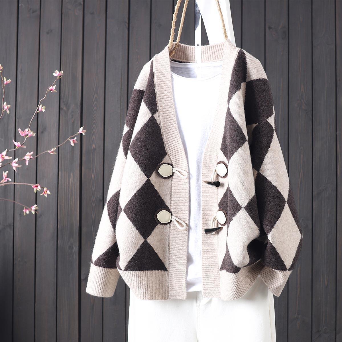 Diamond-shaped   Knitted Cardigan
