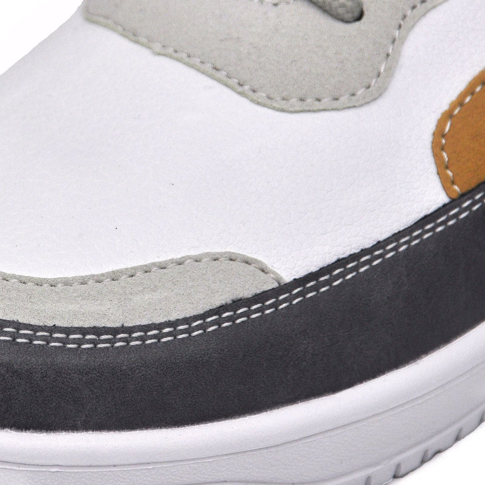 Light Casual Sneakers